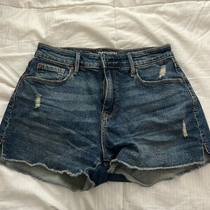 size 4 women’s levi shorts